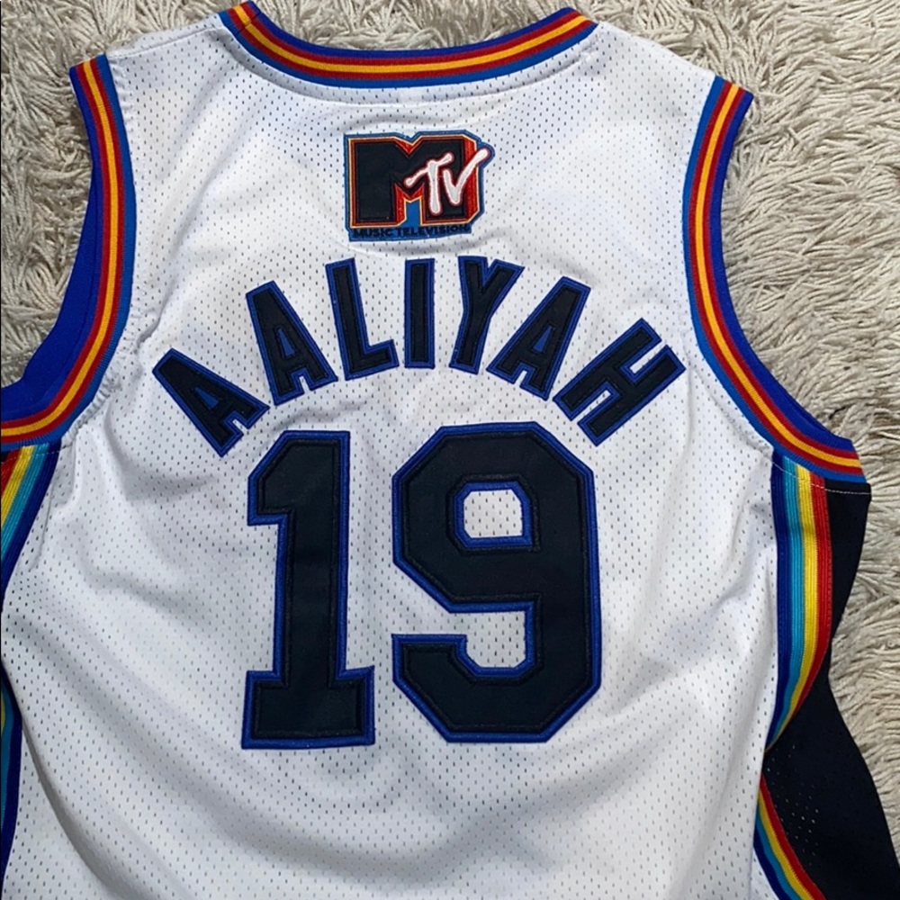 Aaliyah Top View 4